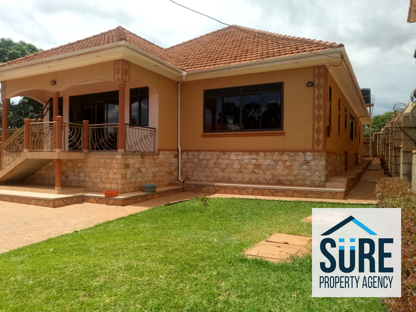 Bungalow for rent in Kiwaatule Kampala