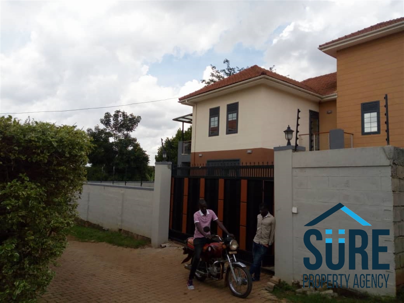 Mansion for sale in Kiwaatule Kampala