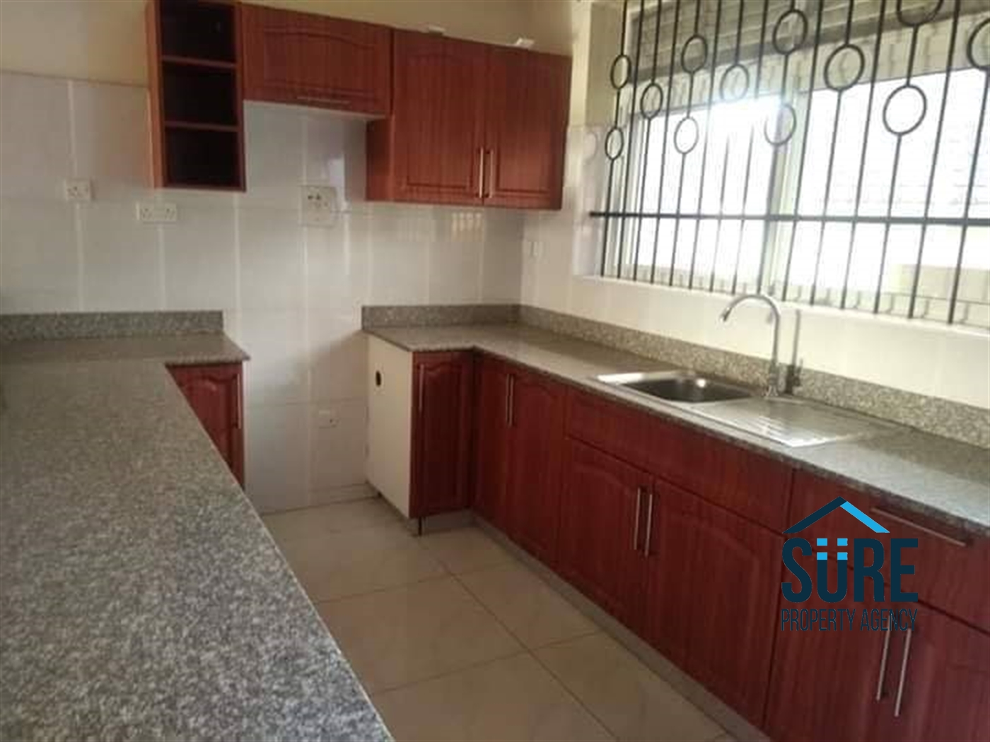 Duplex for rent in Kiwaatule Kampala