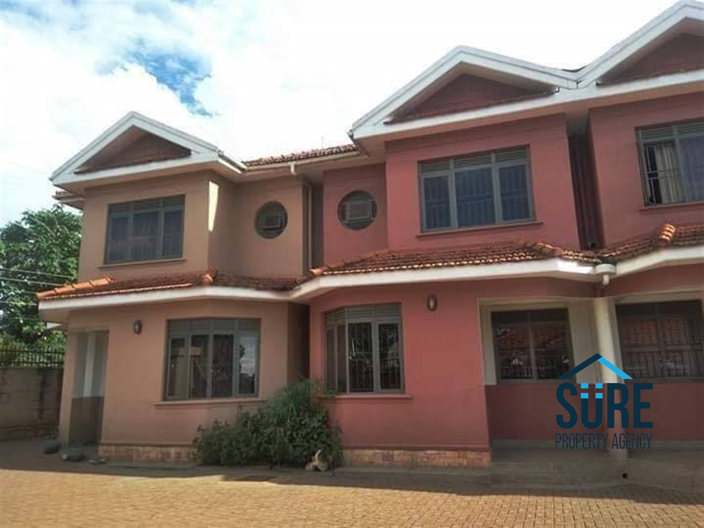 Duplex for rent in Kiwaatule Kampala