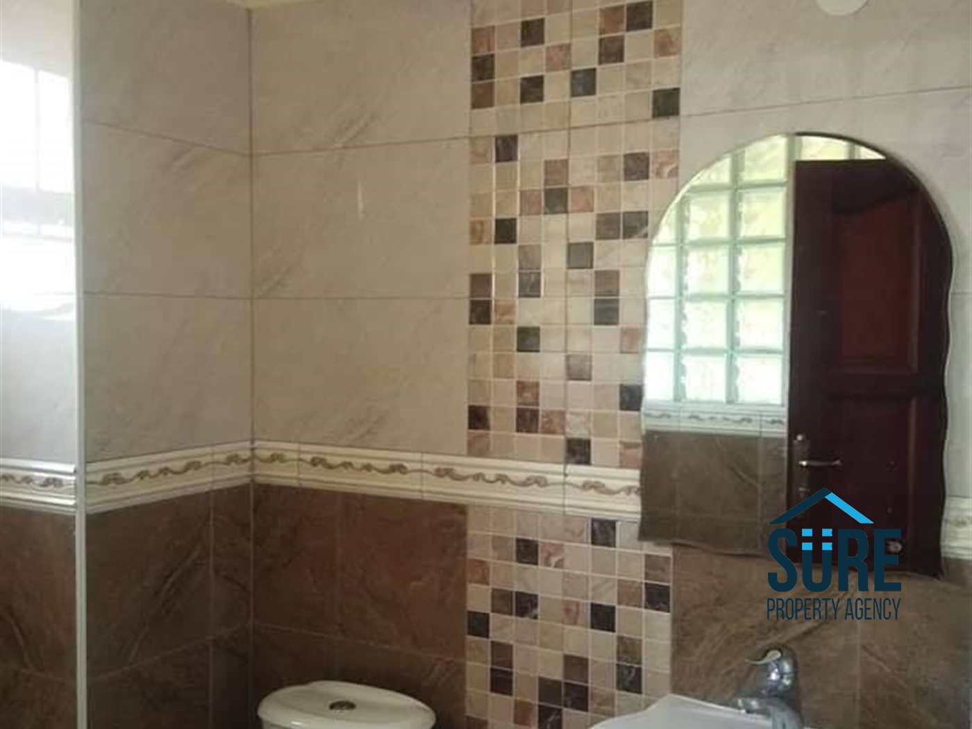 Duplex for rent in Kiwaatule Kampala