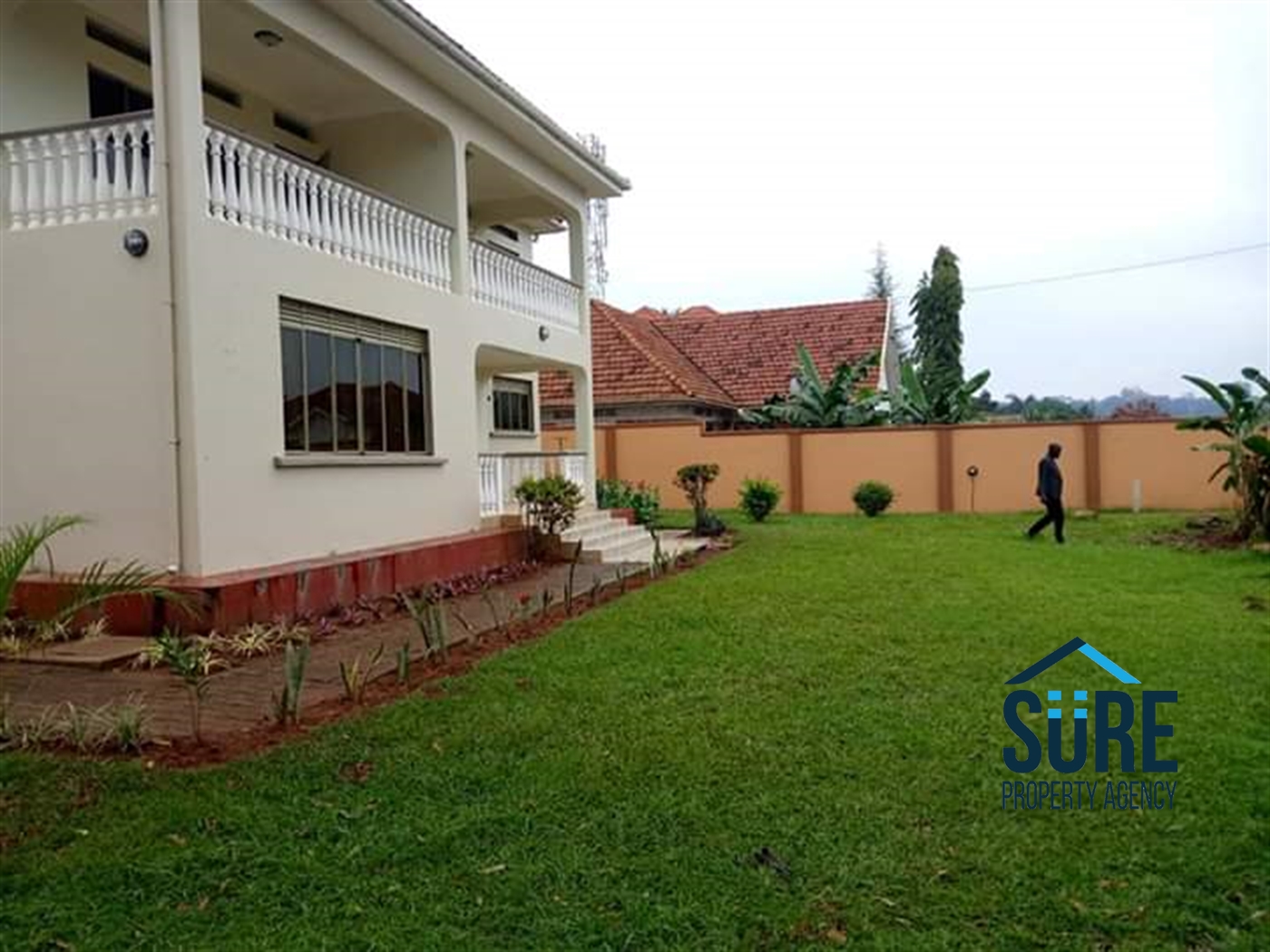 Mansion for rent in Kira Wakiso