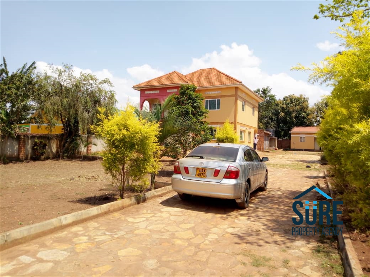 Mansion for sale in Kira Wakiso