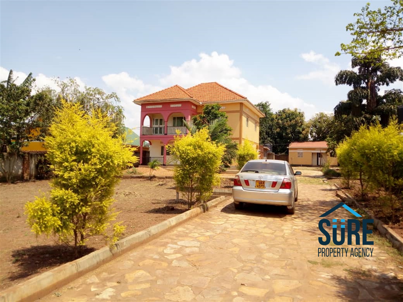 Mansion for sale in Kira Wakiso