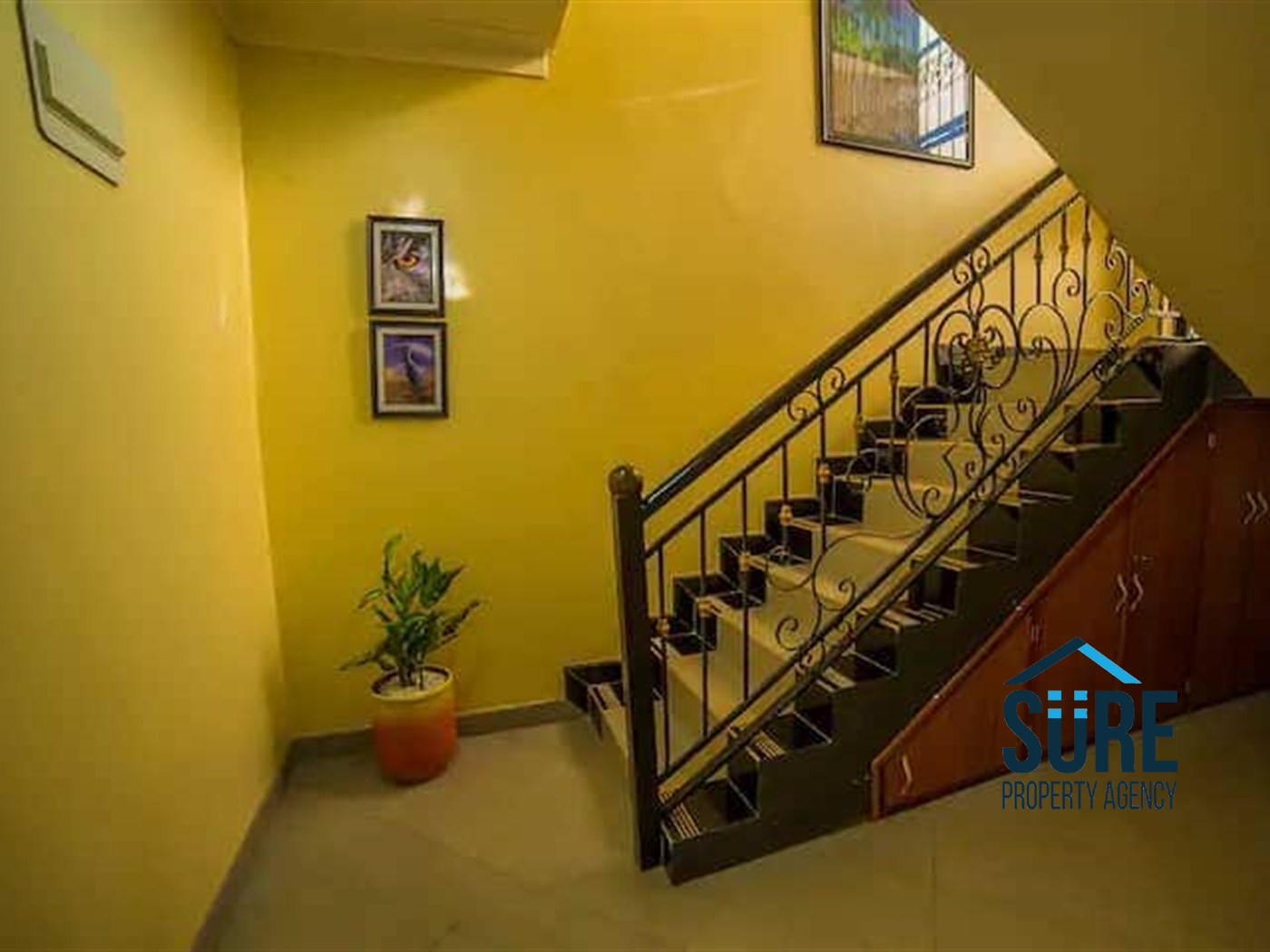 Mansion for sale in Kigo Wakiso