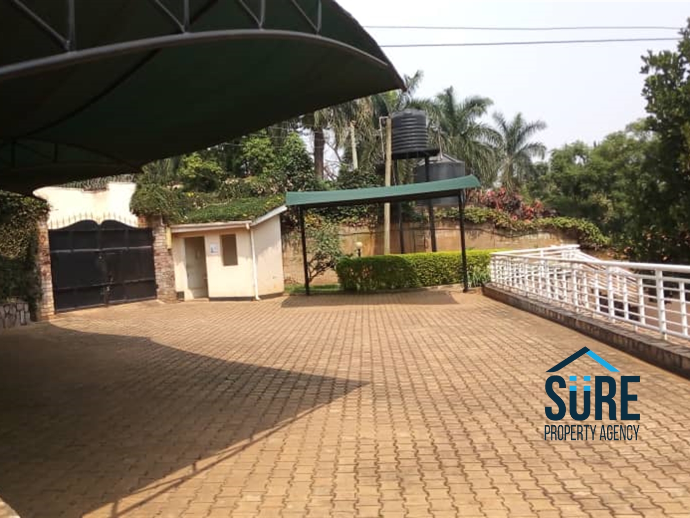 Bungalow for rent in Kololo Kampala