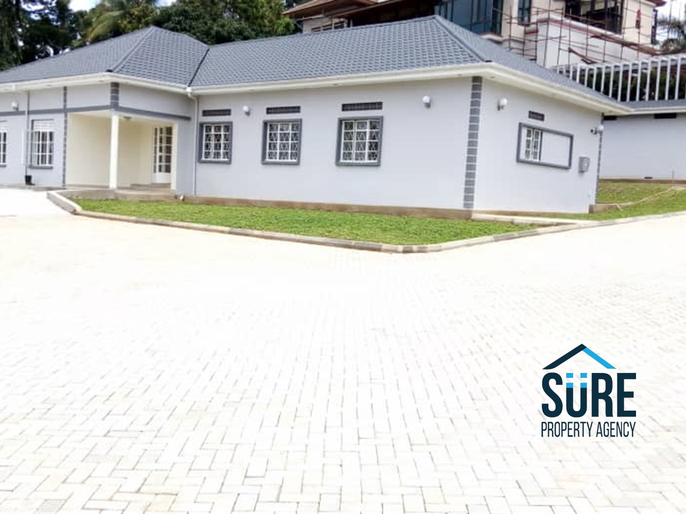 Bungalow for rent in Bugoloobi Kampala