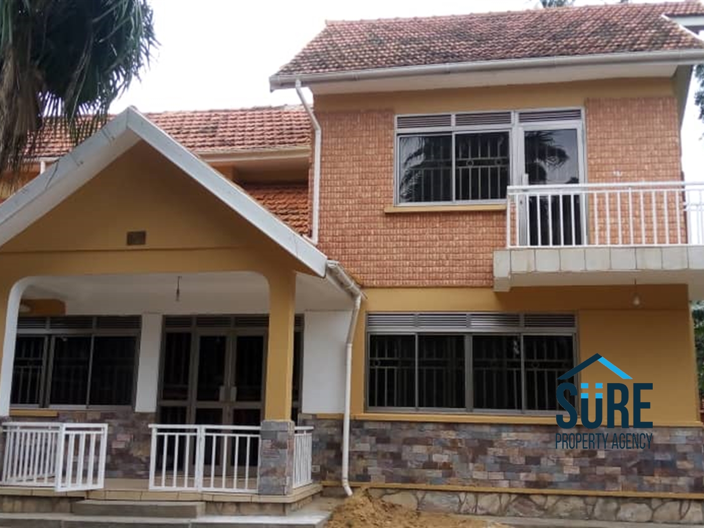 Bungalow for rent in Bugoloobi Kampala