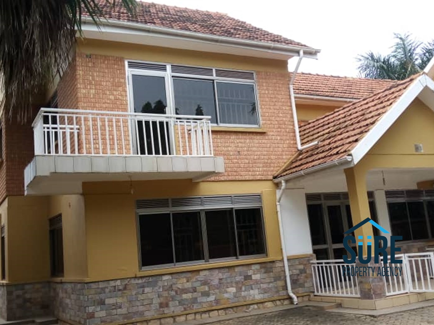 Bungalow for rent in Bugoloobi Kampala