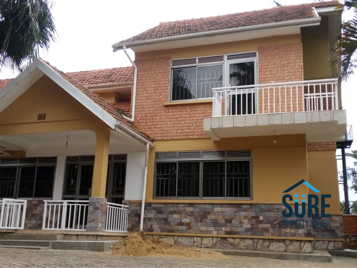 Bungalow for rent in Bugoloobi Kampala