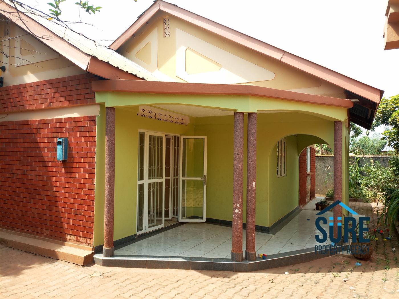 Bungalow for rent in Kiwaatule Kampala