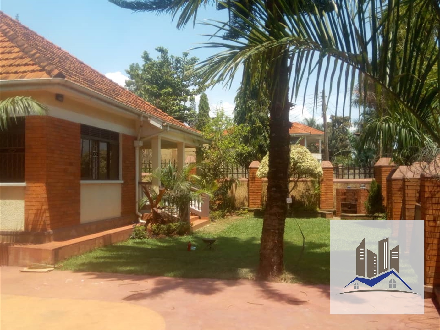 Semi Detached for rent in Bugoloobi Kampala