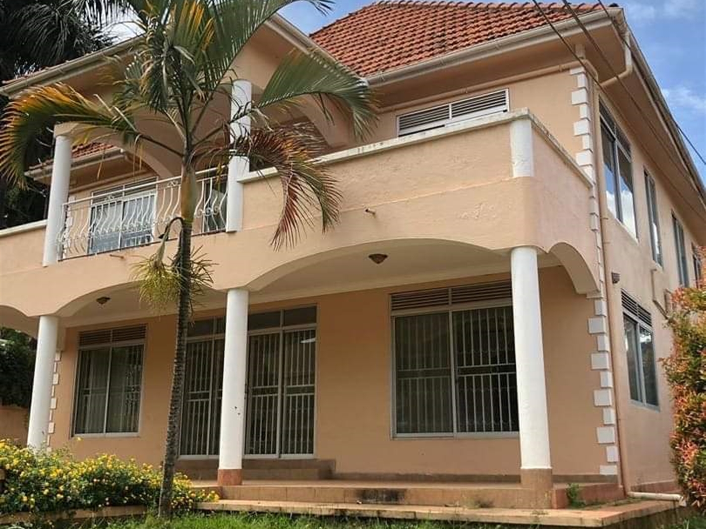 Villa for rent in Muyenga Kampala