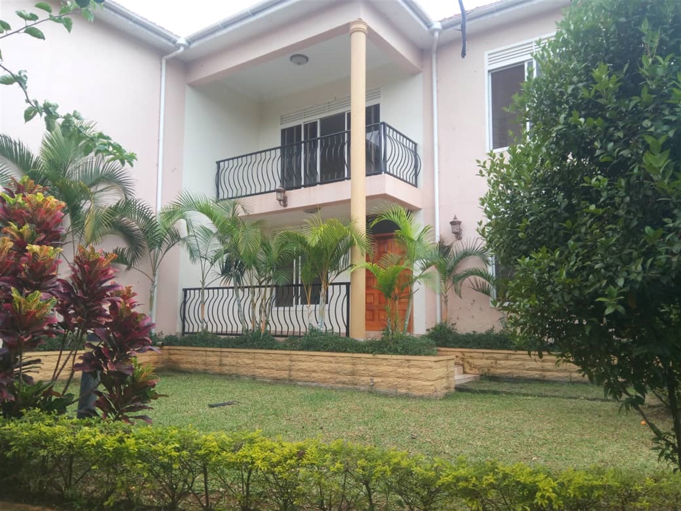 Duplex for rent in Muyenga Kampala