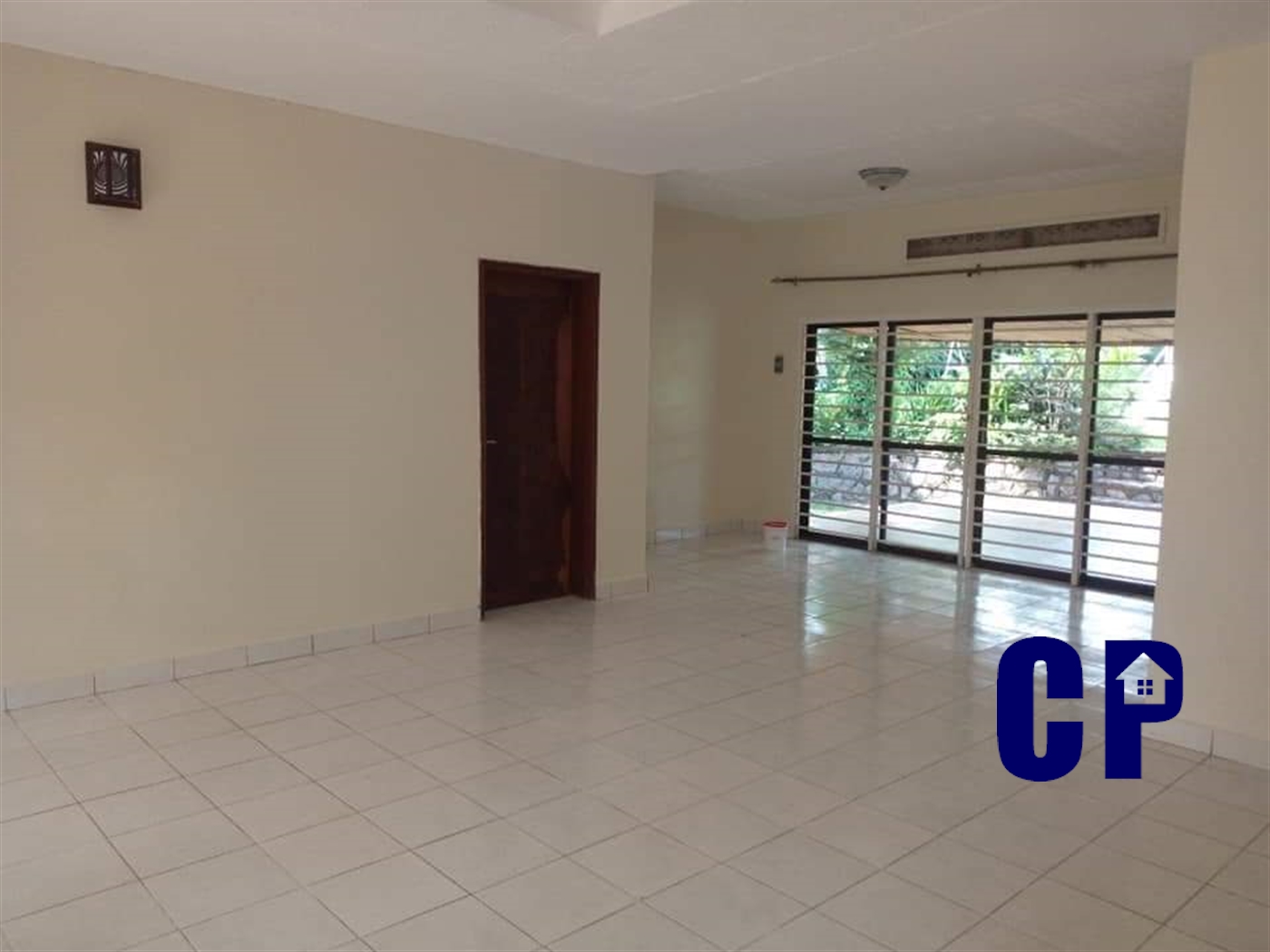 Bungalow for rent in Bugoloobi Kampala