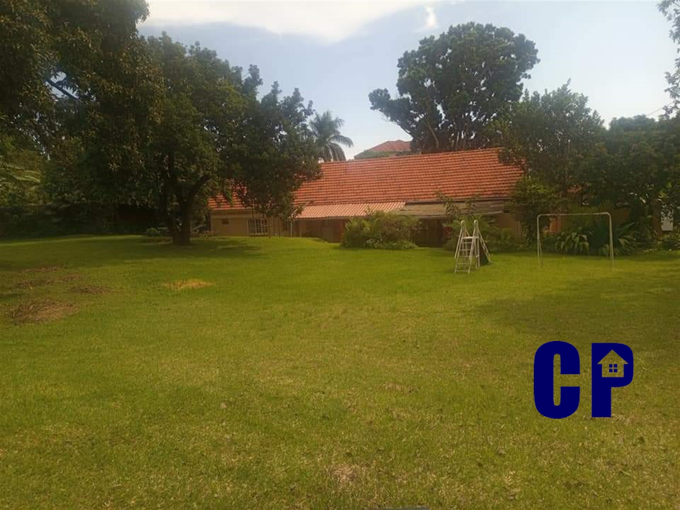 Bungalow for rent in Bugoloobi Kampala