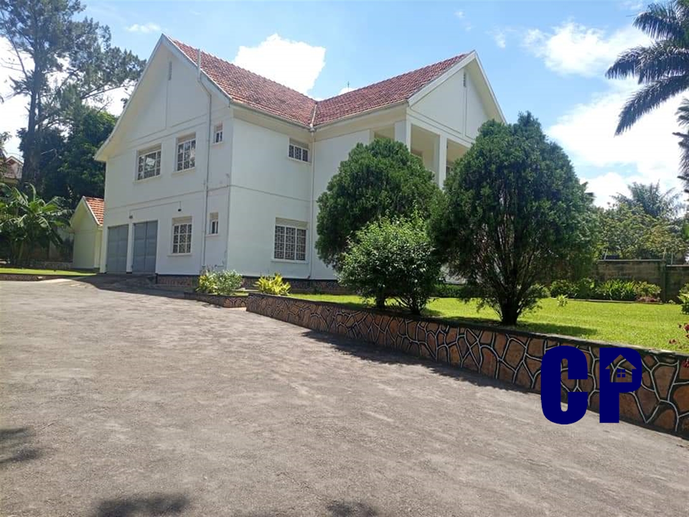 Storeyed house for rent in Bugoloobi Kampala