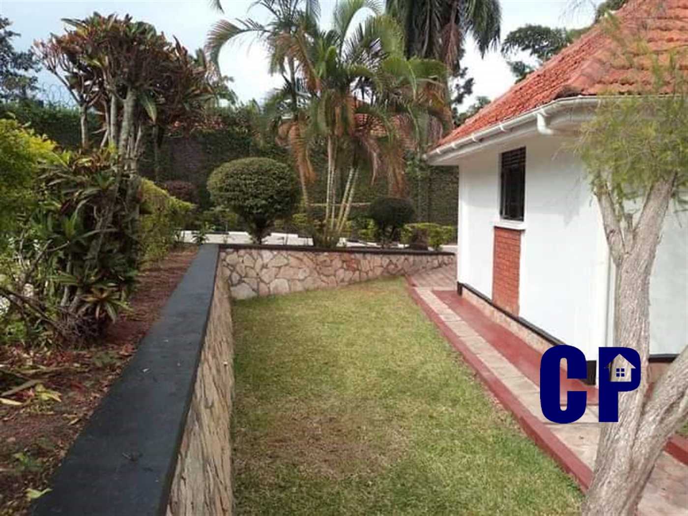 Bungalow for rent in Bugoloobi Kampala