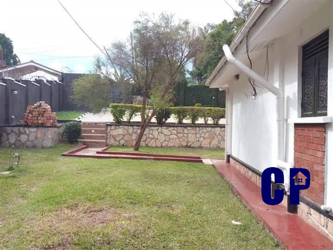 Bungalow for rent in Bugoloobi Kampala