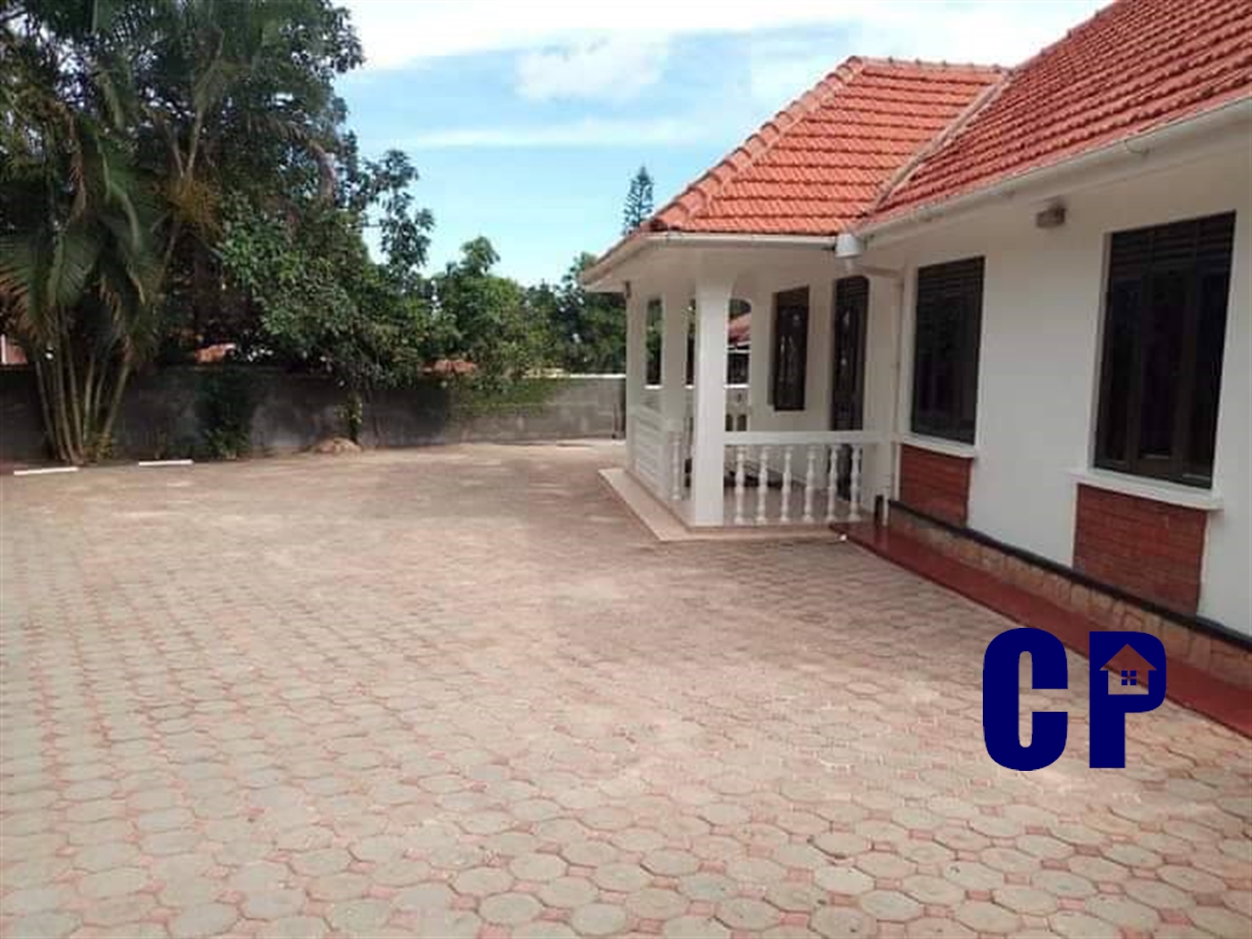 Bungalow for rent in Bugoloobi Kampala