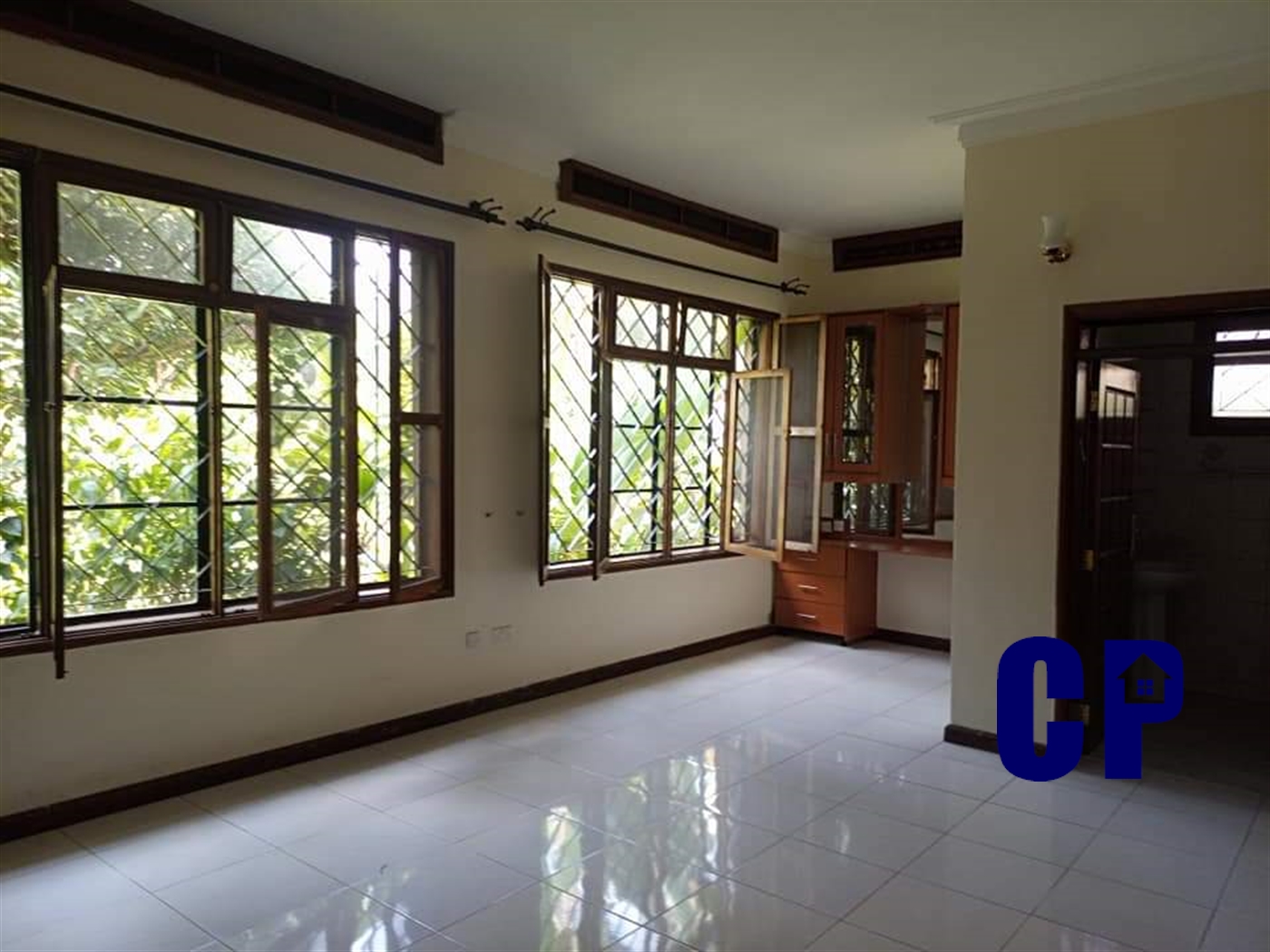 Bungalow for rent in Bugoloobi Kampala