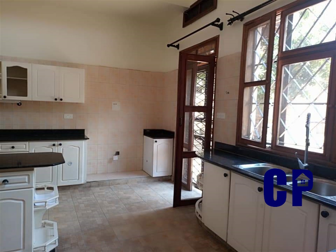 Bungalow for rent in Bugoloobi Kampala