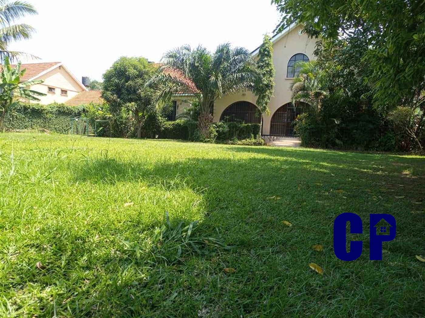 Bungalow for rent in Bugoloobi Kampala