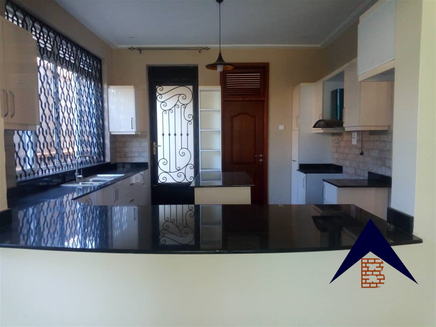 Villa for rent in Muyenga Kampala