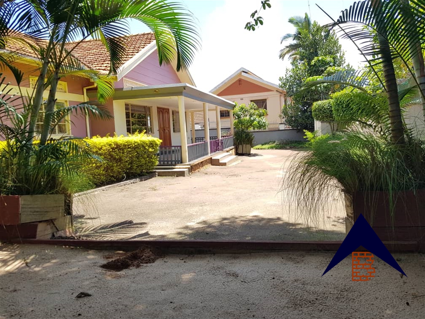 Bungalow for rent in Bukoto Kampala