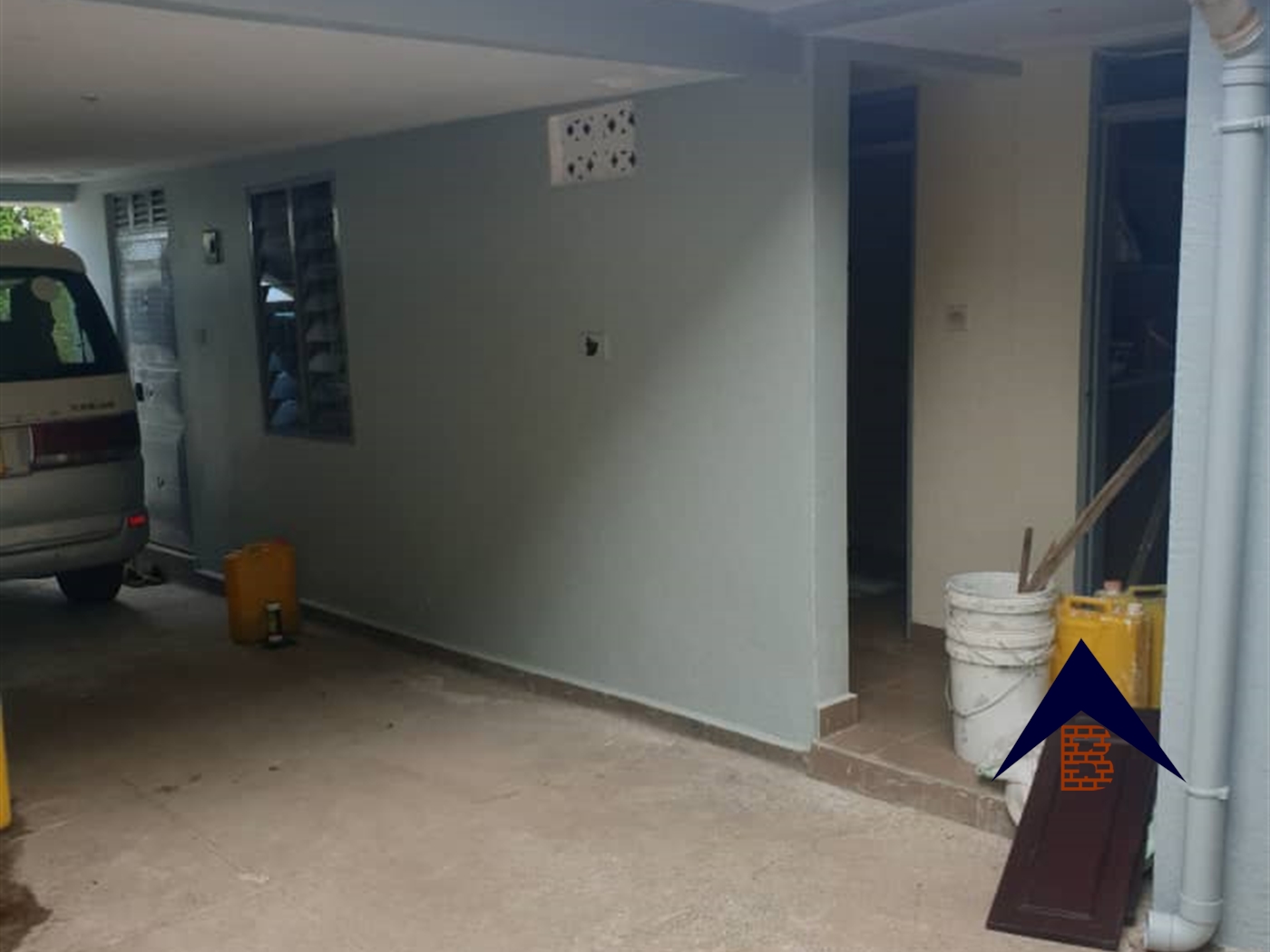 Bungalow for rent in Bukoto Kampala