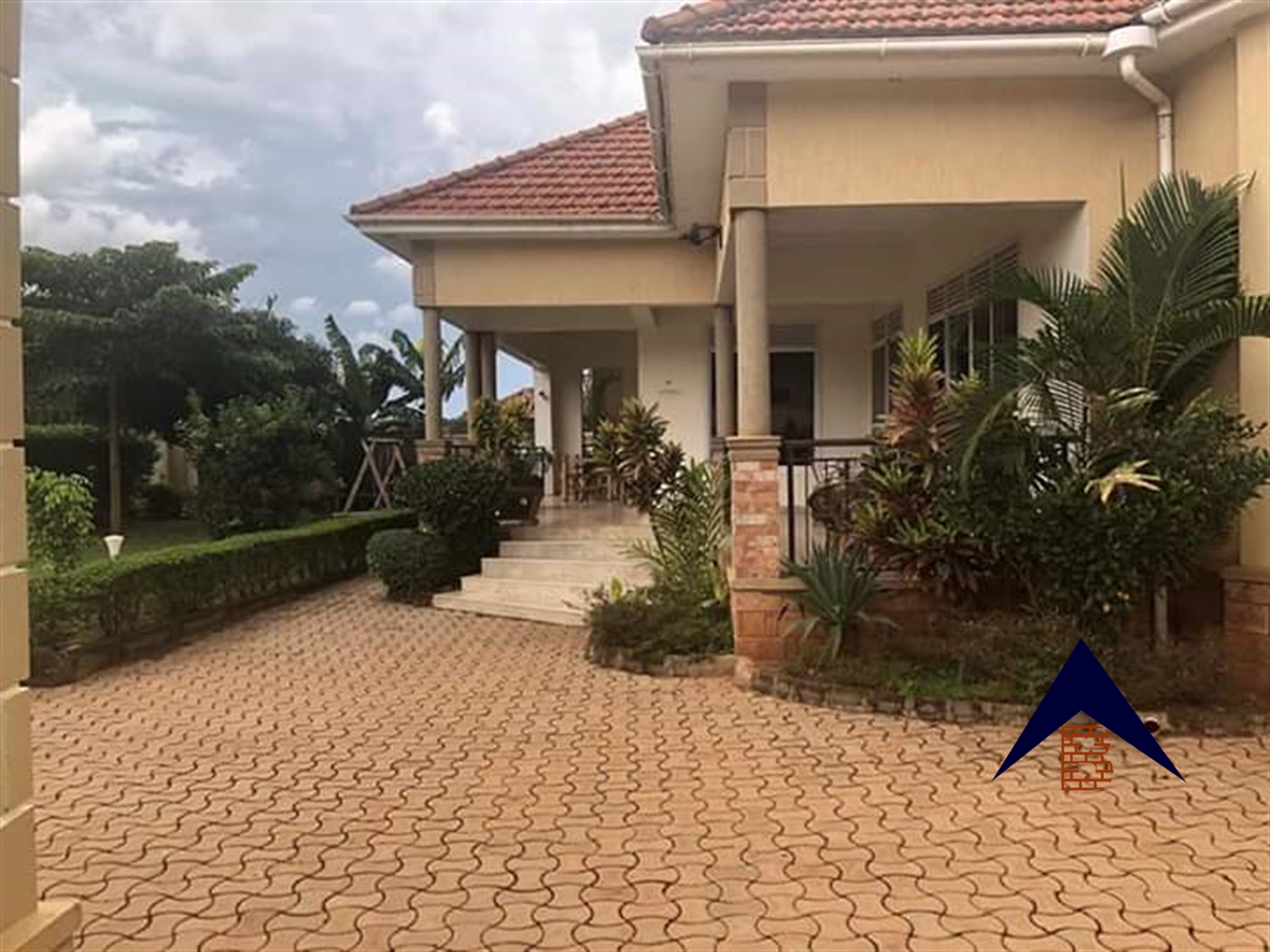 Bungalow for sale in Kiwaatule Kampala