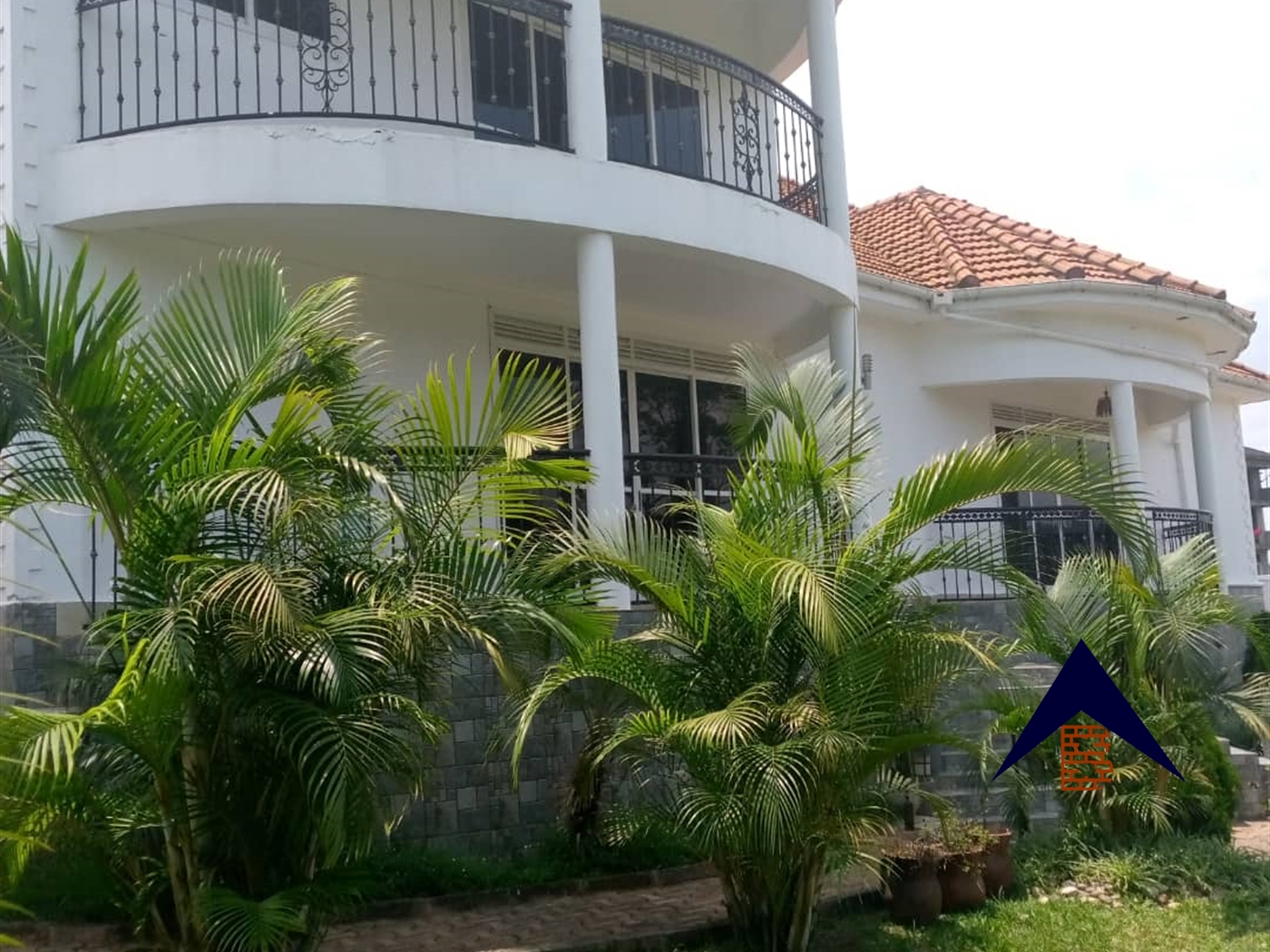 Storeyed house for sale in Bwebajja Wakiso