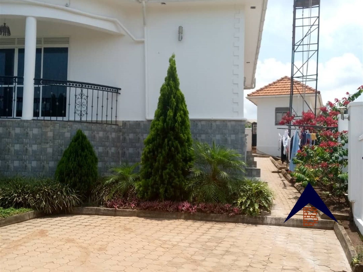 Storeyed house for sale in Bwebajja Wakiso