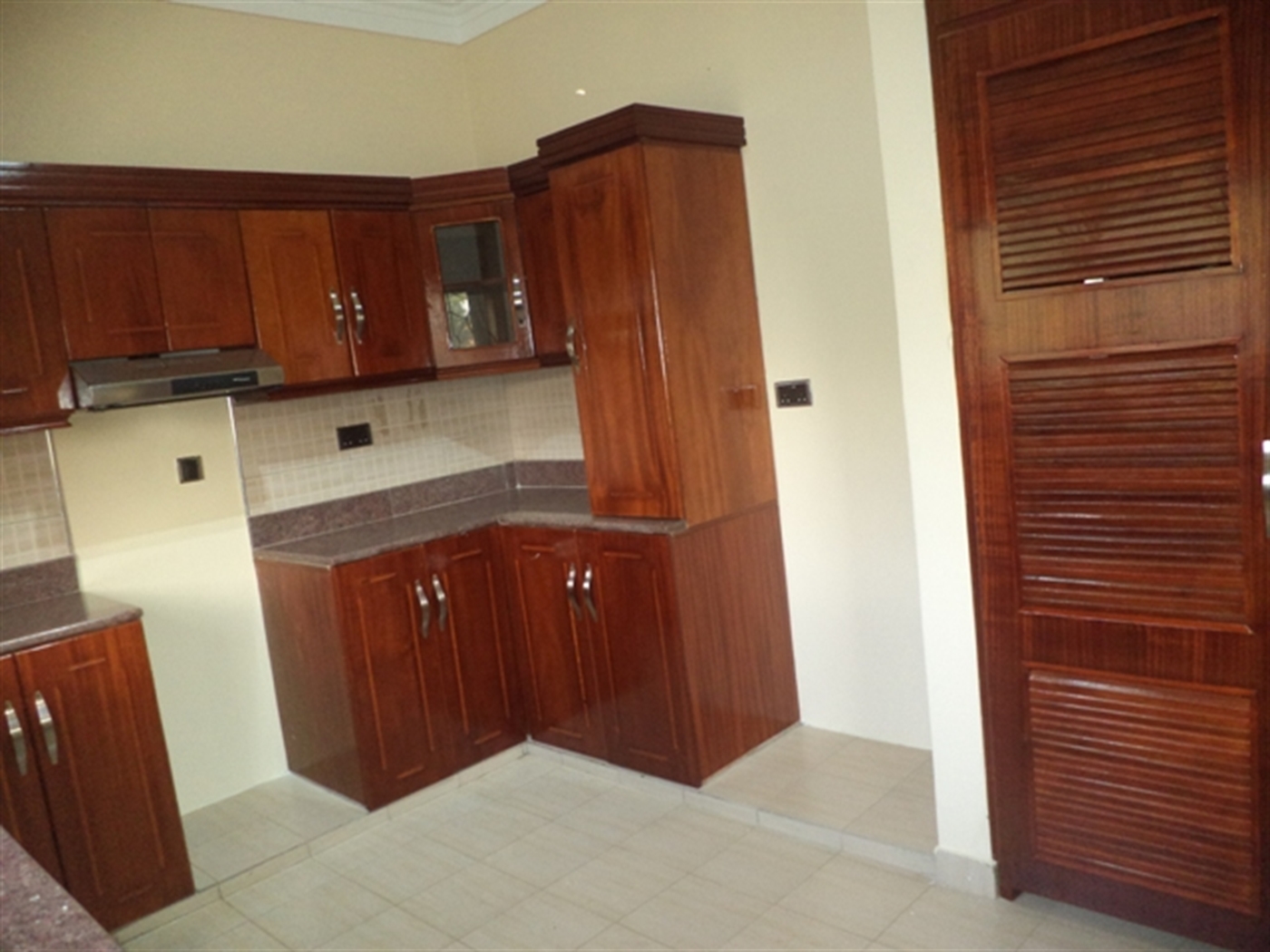 Apartment for rent in Kisaasi Kampala