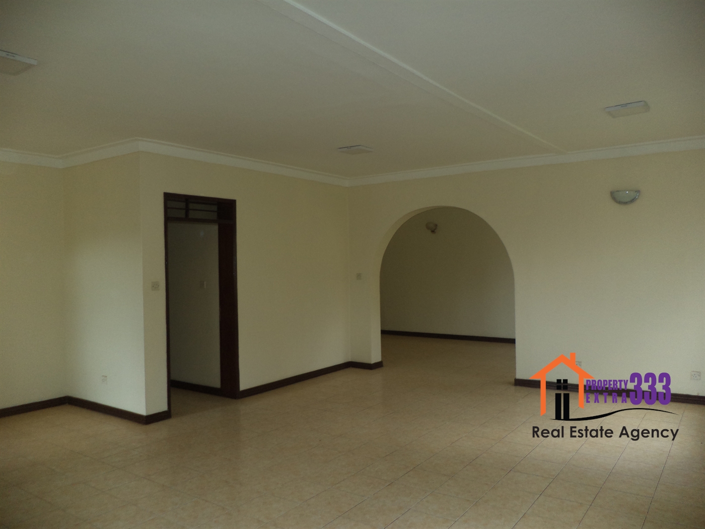 Mansion for rent in Bugoloobi Kampala