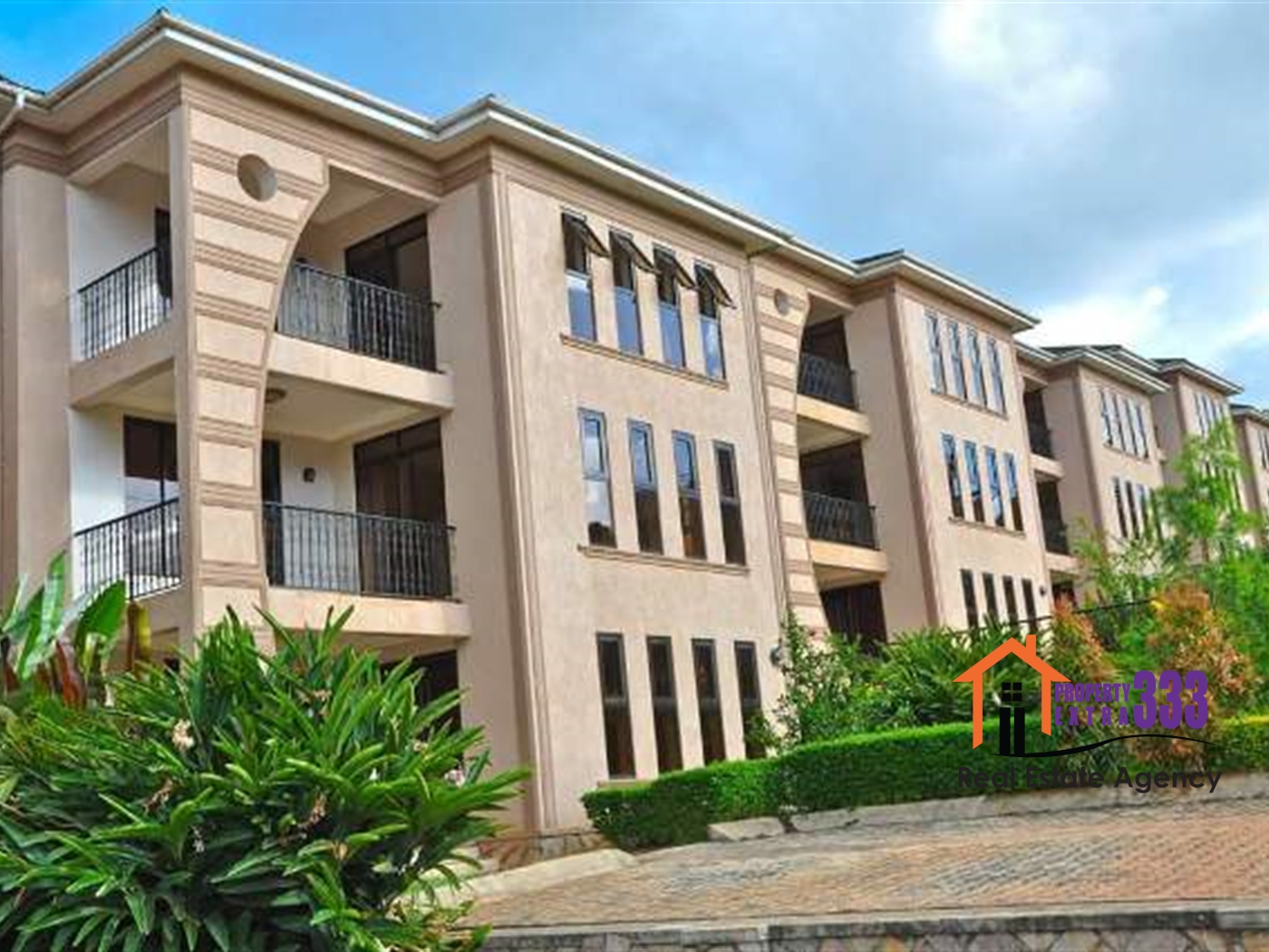 Mansion for rent in Bwebajja Wakiso