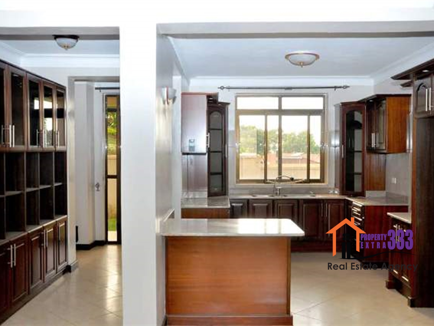 Mansion for rent in Bwebajja Wakiso