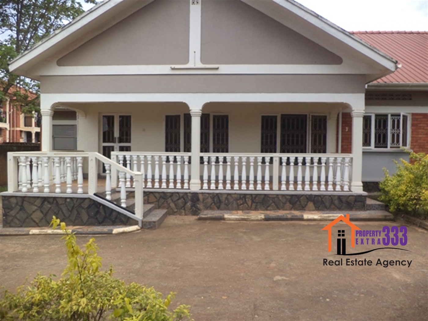 Bungalow for rent in Kiwaatule Kampala