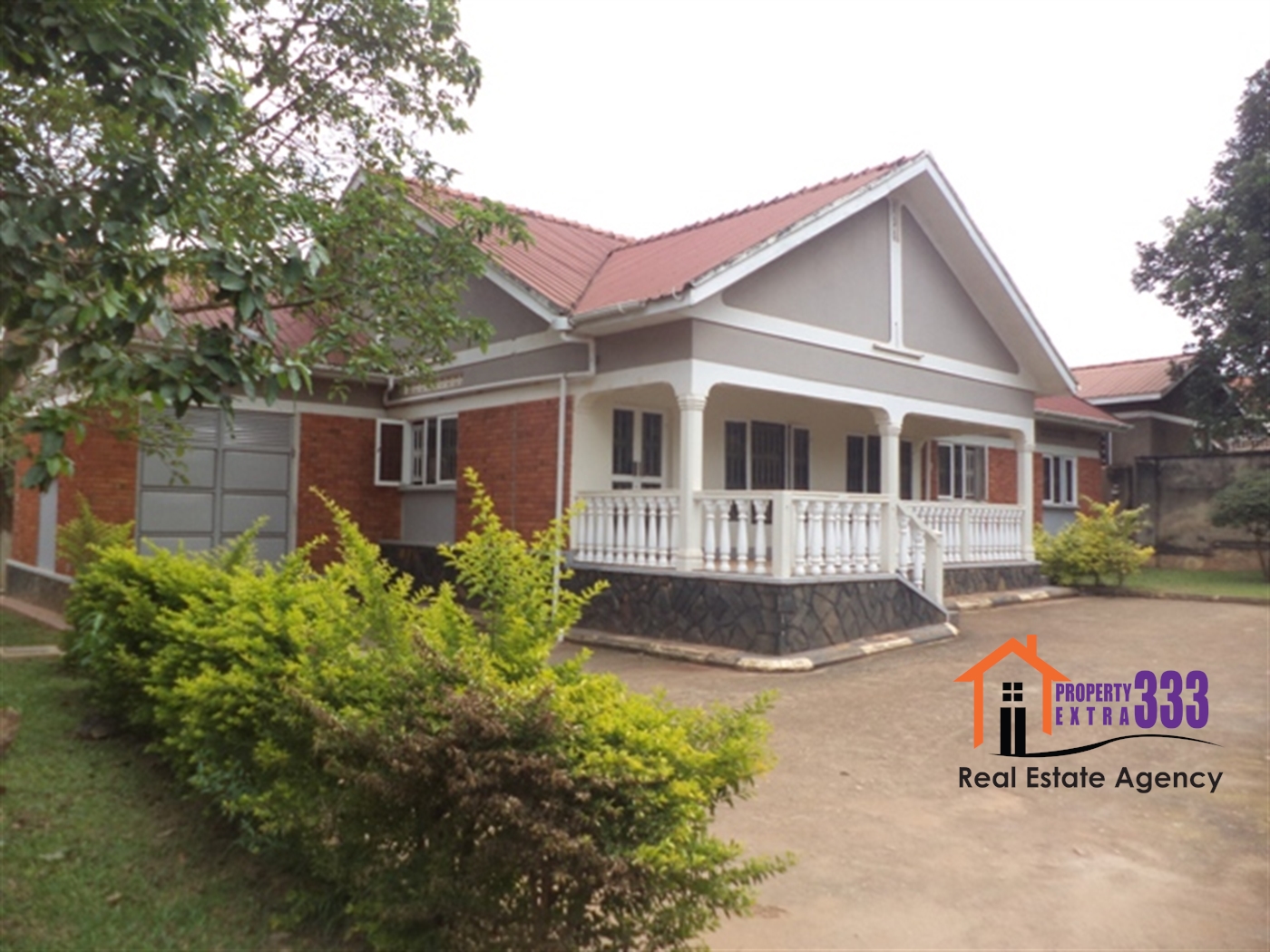 Bungalow for rent in Kiwaatule Kampala