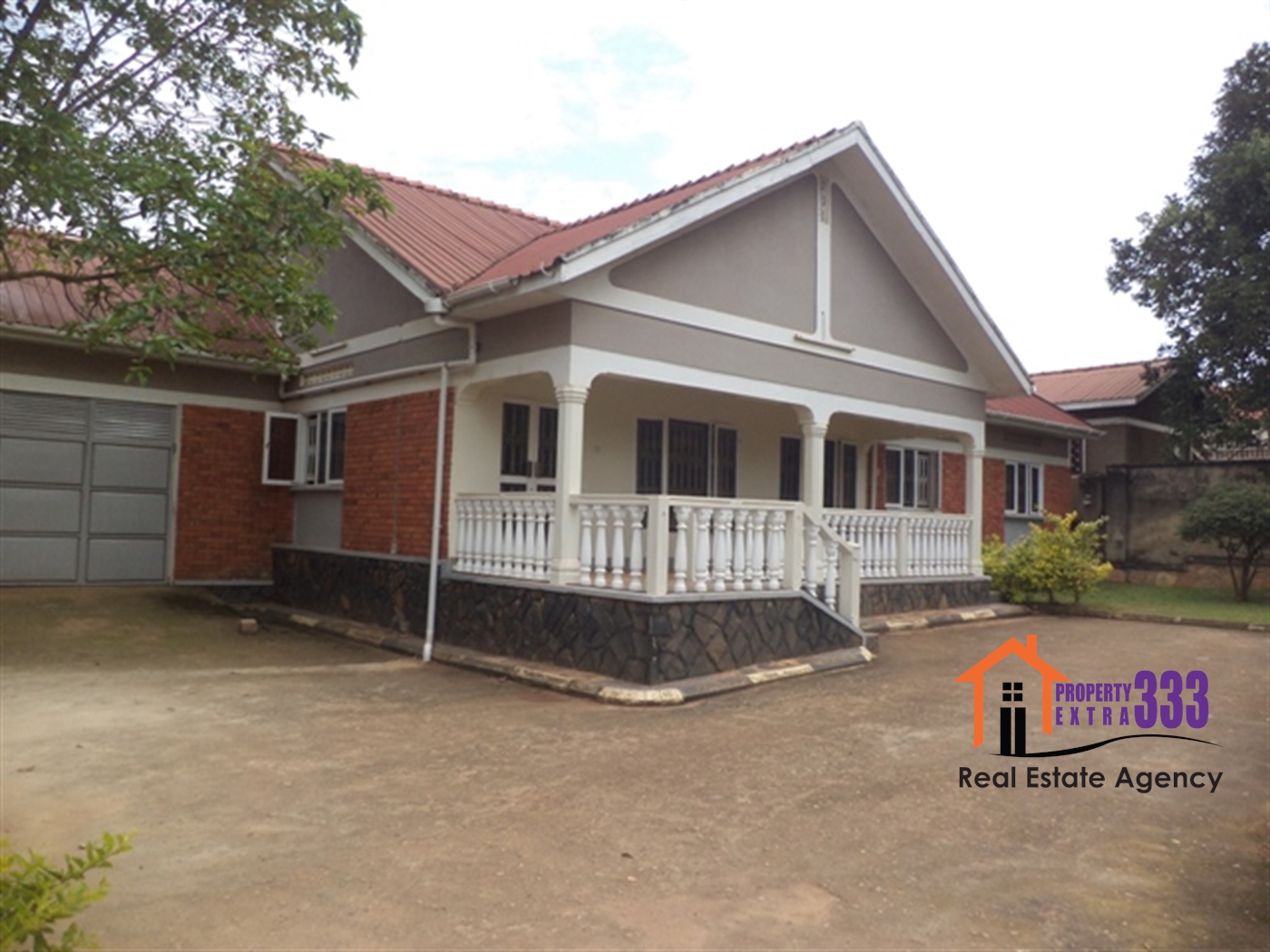 Bungalow for rent in Kiwaatule Kampala