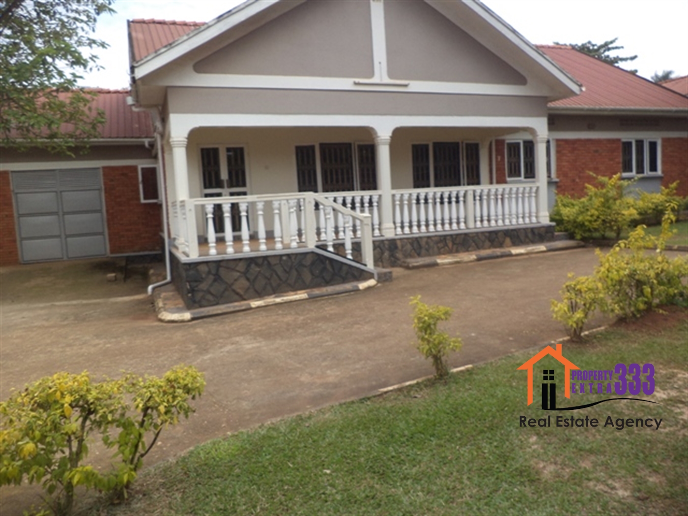 Bungalow for rent in Kiwaatule Kampala