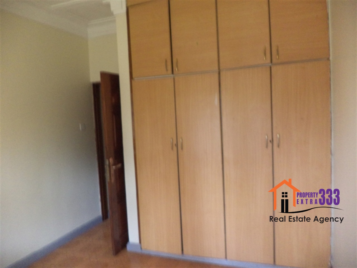 Bungalow for rent in Kiwaatule Kampala