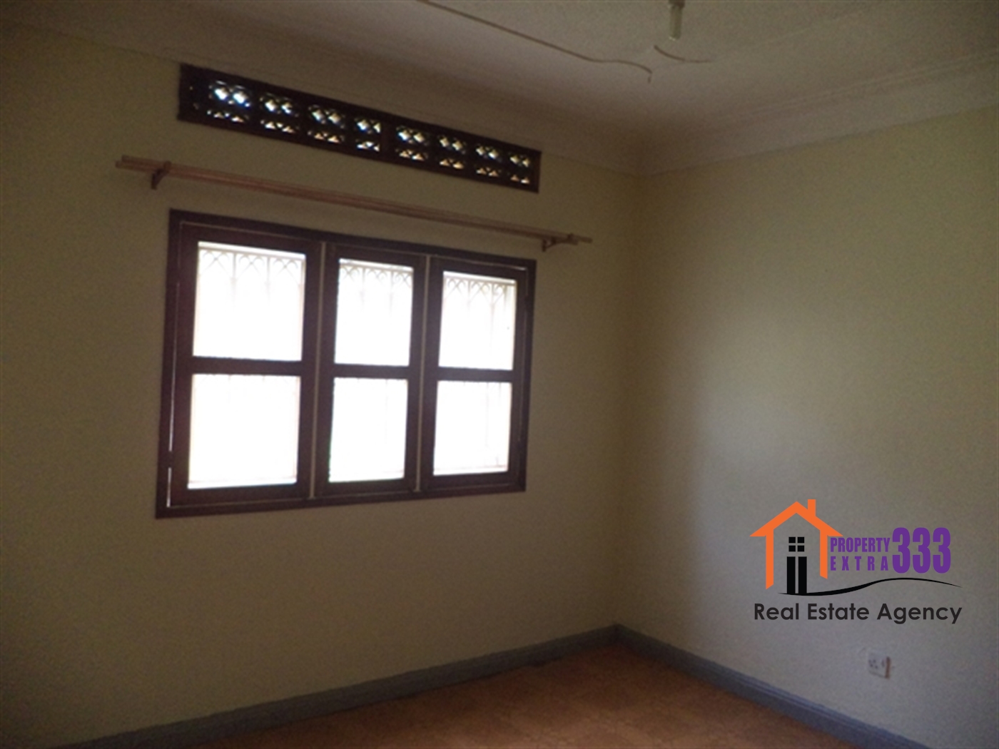 Bungalow for rent in Kiwaatule Kampala