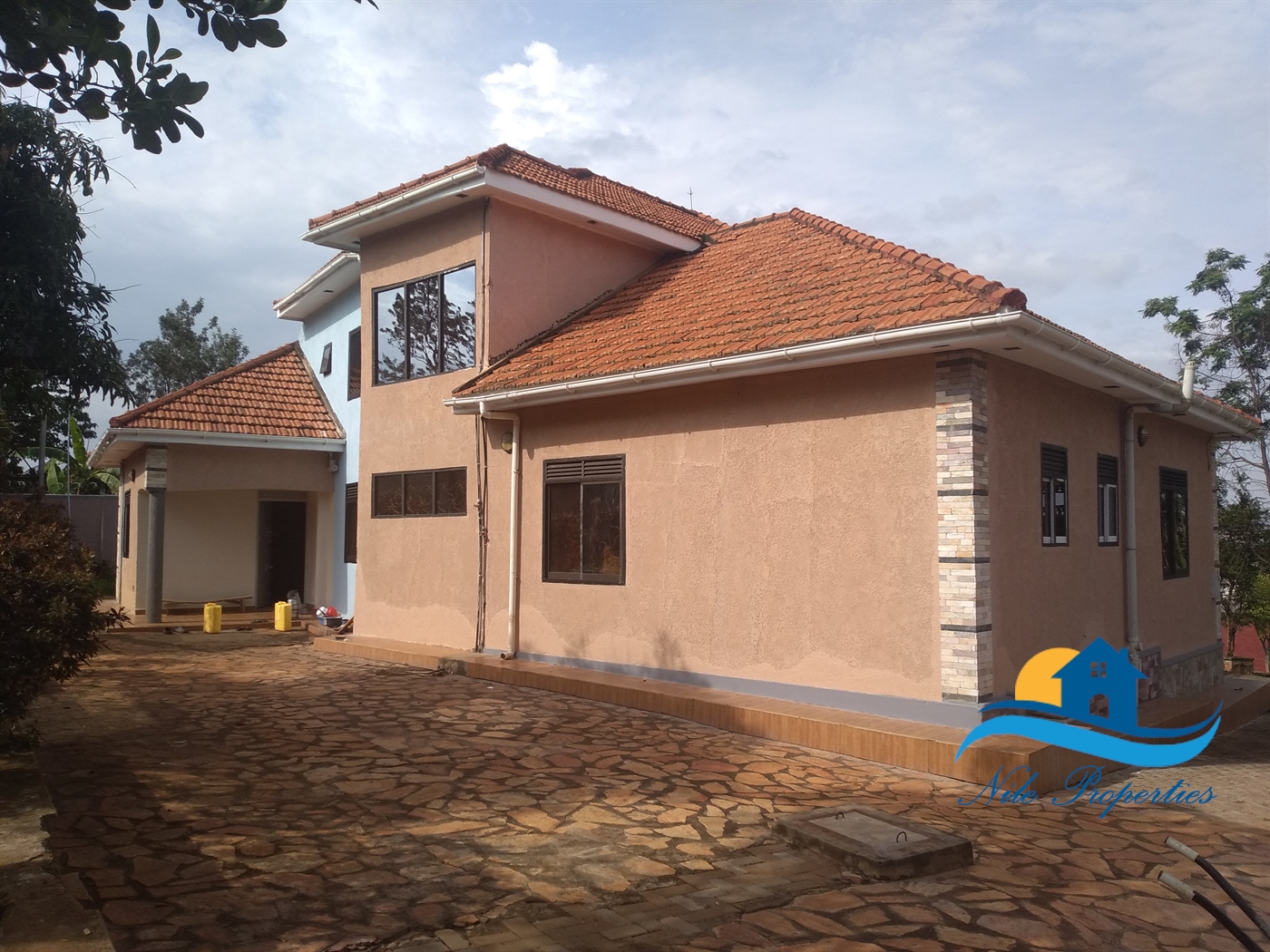 Storeyed house for rent in Walukuba Jinja