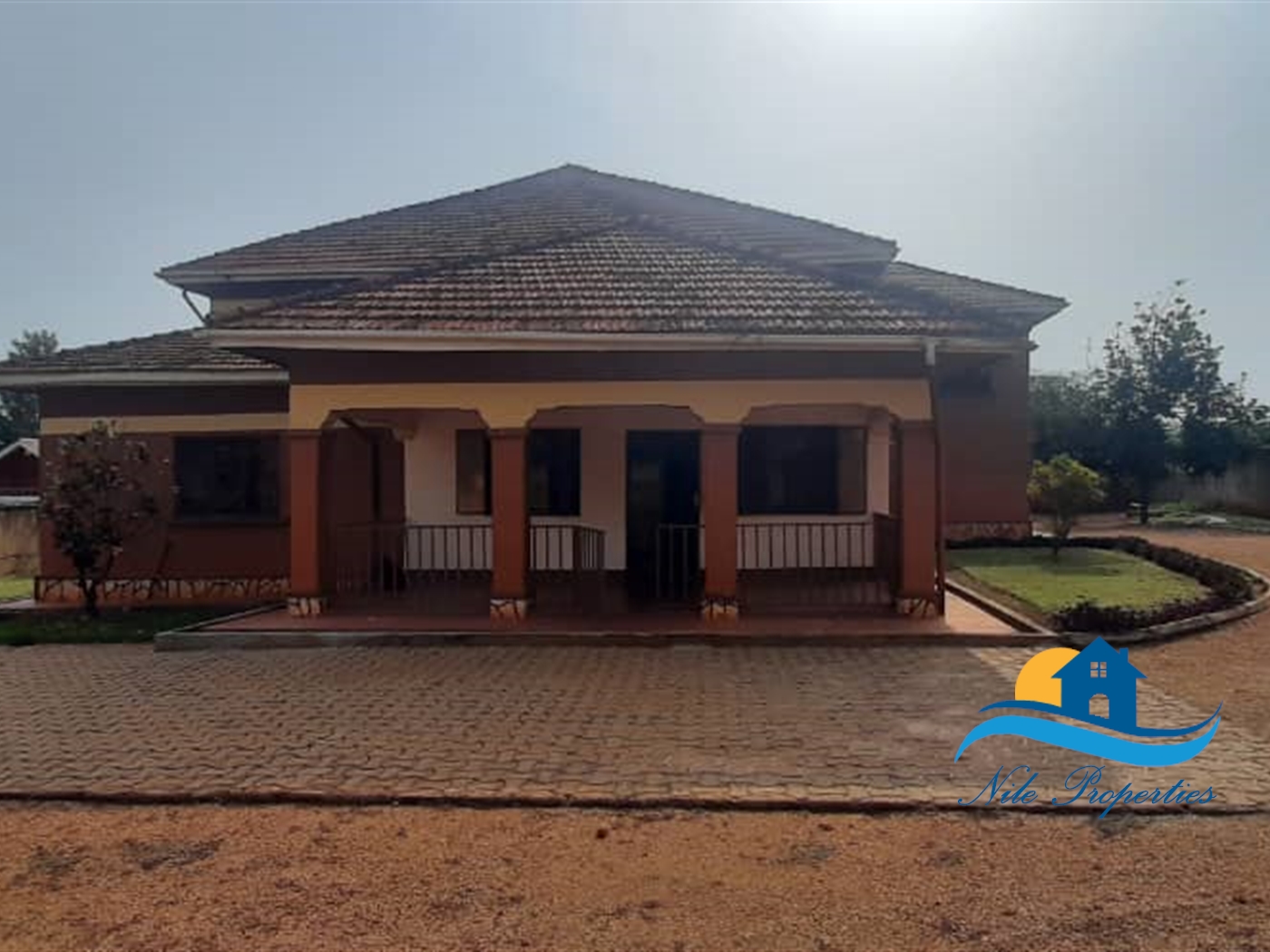 Mansion for rent in Rippon Jinja