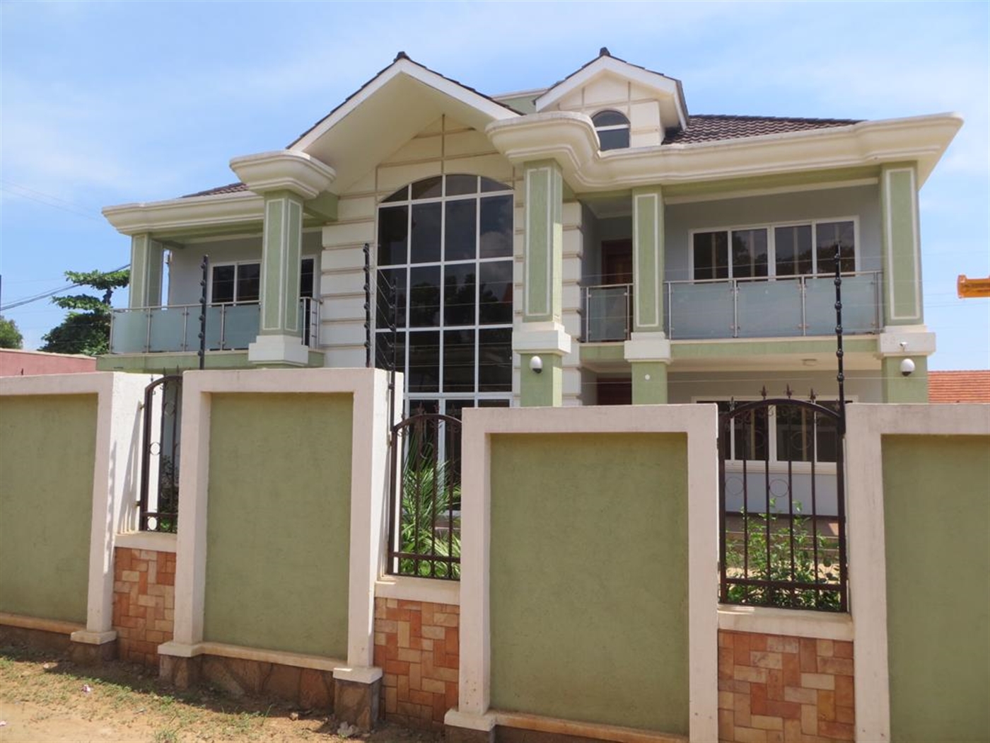 Villa for sale in Munyonyo Kampala