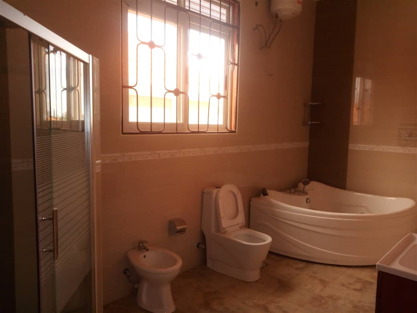 Villa for sale in Munyonyo Kampala