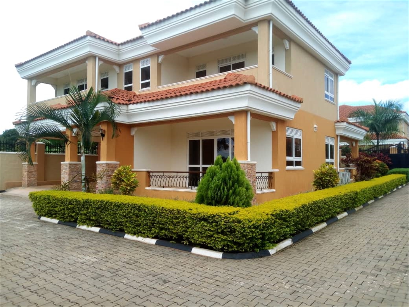 Villa for sale in Munyonyo Kampala