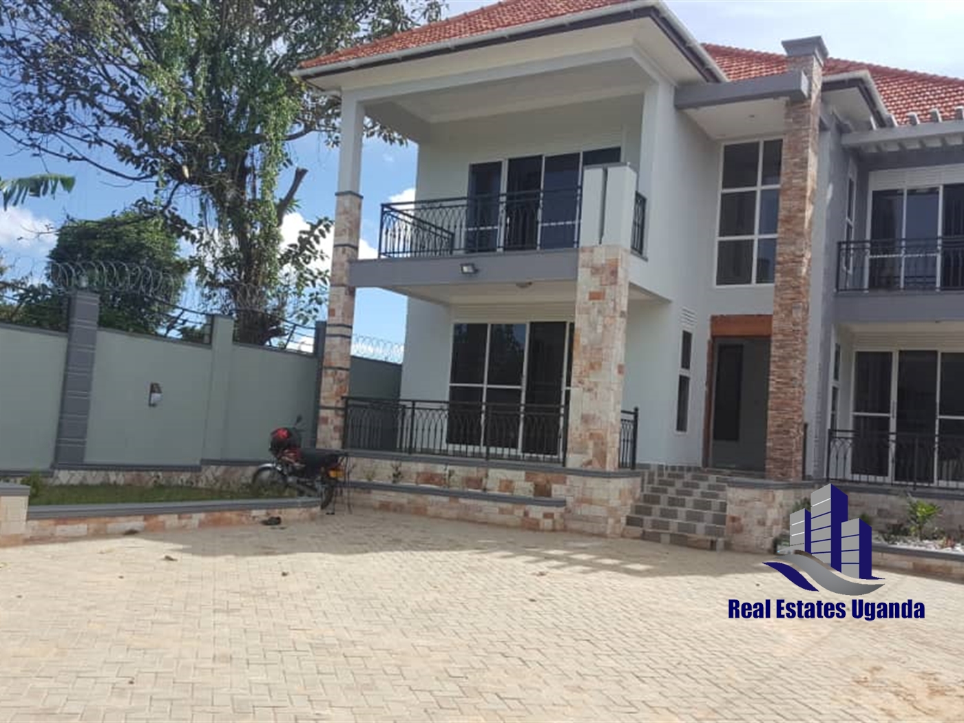 Villa for sale in Munyonyo Kampala