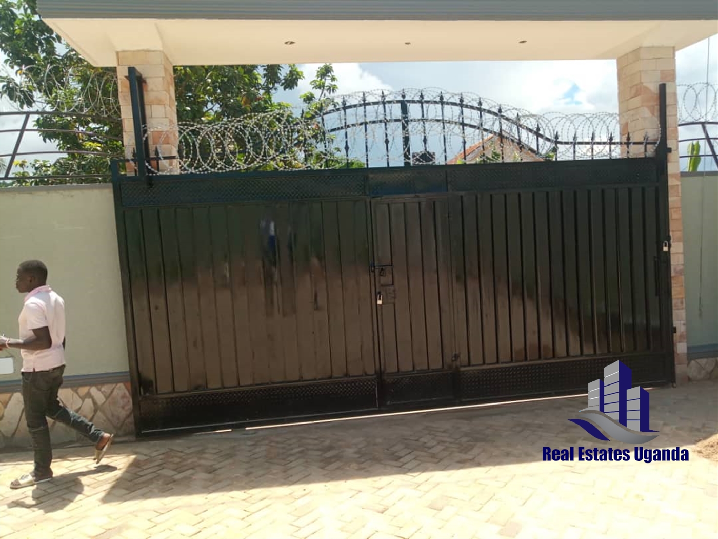 Villa for sale in Munyonyo Kampala